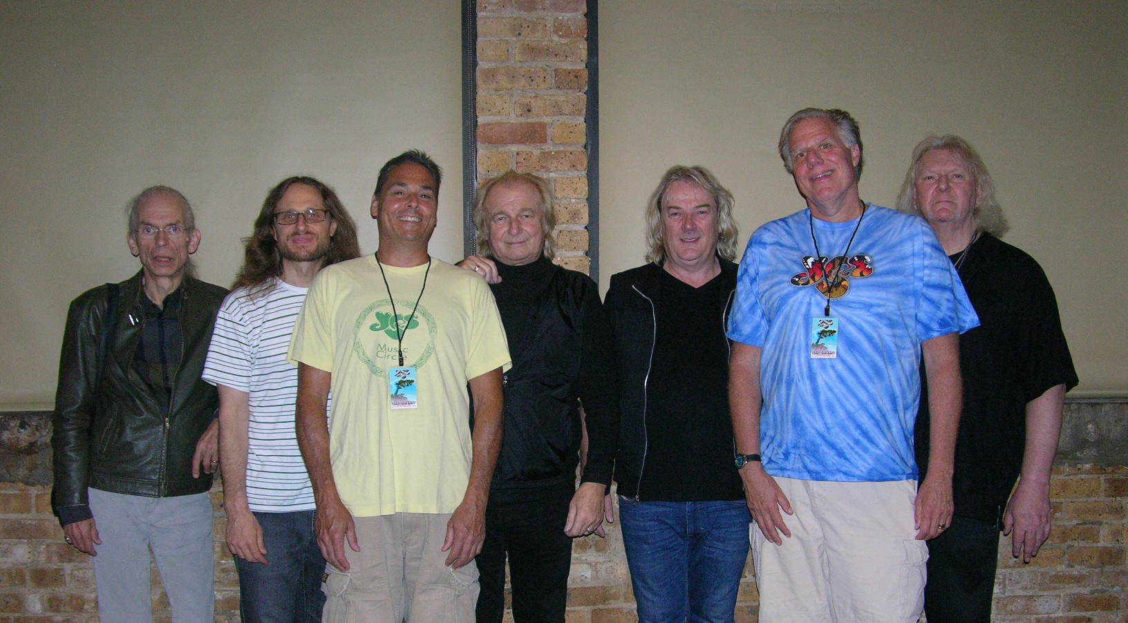 Jeff_and_Gary_with_the_band.jpg