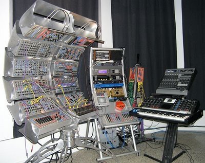 Serge_modular_synthesizer_jpg.jpg