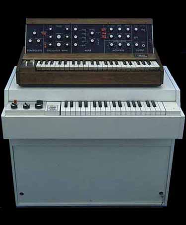 mellotron_m400_minimoog.jpg